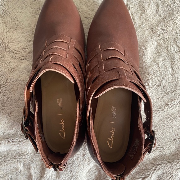 Clarks booties tan leather BRAND NEW - Picture 9 of 9